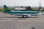 Aer Lingus, Airbus A320-200, Kennung: EI-CVA rollt zur Startbahn in Berlin-Schönefeld am 09.10.2010