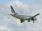 Air France A 320-214 F-GFKV kurz vor der Landung in Berlin-Tegel am 19.06.2011