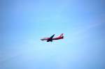 Hier ein Air Berlin Airbus vom Typ A320-214 mit der Registriernr.
D-ALTI beim Landeanflug zum Flughafen Berlin Tegel (TXL), 08.04.08.