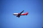 Der Air Berlin Airbus A 320-214 D-ABDR beim Landeanflug zum Flughafen Tegel (TXL) ber Berlin-Pankow, 27.04.08.        