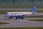 Thomas Cook Airlines Belgium, OO-TCH  Experience , A 320-214 rollt nach der Landung aus London-Gatwick (LGW) in MUC zum Terminal 1. 19.05.2012. Die Maschine hatte die Jubilums-Sticker nur auf der linken Seite !