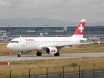 Ein Airbus A 320 der SWISS auf dem Rollfeld in Frankfurt. (16.07.2008)