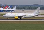 Vueling, EC-HQL  Click on Vueling , Airbus A 320-214 beim Start in MUC nach Barcelona (BCN) 28.08.2012