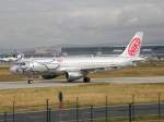 Ein NIKI Airbus A 320 in Frankfurt am Main (FRA) am 16.07.2008.