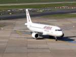 Air Berlin A-320 EC-KBQ rollt zum Gate in DUS / EDDL / Düsseldorf am 01.05.2007