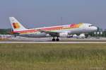 Iberia, EC-LKG  Santiago de Compostela , A320-214 bei der Landung in MUC aus Madrid (MAD) 19.06.2013