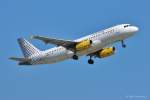 Vueling, EC-LQN, A320-232 in MUC im Steigflug nach Barcelona (BCN) 01.07.2013