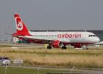 Ein A320 von Air Berlin nach der Landung in Stuttgart, der Airbus befindet sich noch auf dem runway, Stuttgart, 19.07.2013