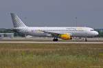 Vueling, EC-KJD, A320-216 in MUC beim Start nach Barcelona (BCN) 09.07.2013