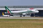 Alitalia, EI-DSF  Emilio Salgari , A320-216 in MUC bei der Landung aus Rom (FCO) 09.07.2013