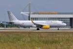 Vueling, EC-LVS, A320-232(W) in MUC beim Start nach Malaga (AGP) 09.07.2013