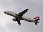 Airbus A320-214,HB-IJD von der SWISS ist gerade gestartet,Airport Zrich/Kloten,30.7.2013.