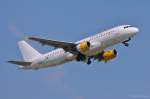 Vueling, EC-ICT, A320-211 in MUC im Steigflug nach Barcelona (BCN) 08.07.2013