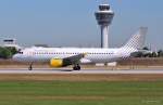 EC-IZD  Barceloning  / Vueling / A320-214 in MUC beim Start nach Barcelona (BCN) 02.08.2013