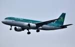 AIRBUS A320 der Aer Lingus mit der Kennung EI-DES am 26.9.2013,leider bei sehr  diesigem  Wetter im Landeanflug auf FRA L25.