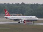 Turkish Airlines A 320-232 TC-JLK nach der Landung in Berlin-Tegel am 18.05.2013