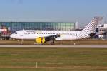 EC-LVC / Vueling / A320-214 in MUC bei der Landung aus Barcelona (BCN) 25.11.2013
