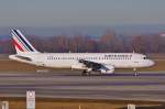 F-GKXZ / Air France / A320-214 rollt in MUC zum Start nach Paris (CDG) 30.12.2013