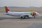 CS-TNK TAP - Air Portugal Airbus A320-214   06.03.2014  Berlin-Schönefeld  zum Start nach Lissabon