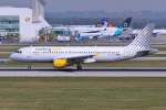 EC-LLM  Be happy, be Vueling  / Vueling / A320-214 in MUC beim Start nach Barcelona (BCN) 03.04.2014