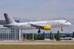 EC-LLM  Be happy, be Vueling  / Vueling / A320-214 vor der Landung in MUC aus Barcelona (BCN) 26.06.2014
