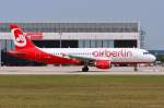 D-ABDY / Air Berlin / A320-214 beim Start in MUC nach Neapel (NAP) 04.07.2014