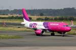 Wizz Air HA-LYE rollt zum Terminal in Dortmund 3.8.2014