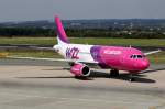 Wizz Air HA-LWH rollt zum Terminal in Dortmund 3.8.2014