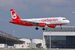 D-ABFU / Air Berlin / A320-214 vor der Landung in MUC aus Neapel (NAP) 01.08.2014