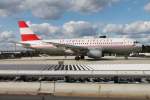 Austrian Airlines A320-214 OE-LBP im Retrodesign in Berlin -Tegel, September 2012.