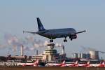 SAS A 320-232 OY-KAT bei der Landung in Berlin-Tegel am 08.02.2015
