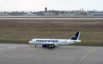 Airbus A 320 (TS INF) der NouvelAir rollt zum Take Off. Leipzig/Halle 27.03.2015