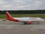 Airbus A 320 der Air Berlin rollt richtung Startbahn auf dem Nrnberger Airport