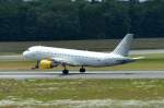 EC-HHA Vueling Airbus A320-214   bei der Landung in Hamburg   15.06.2015