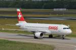 HB-IJS Swiss Airbus A320-214  Kloten     in Tegel zum Gate am 28.07.2015