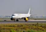 Airbus A320,EC-LQJ von VUELING Airline wartet auf die Startfreigabe in FRA (beim Pistentunnel West) am 17.9.2014.