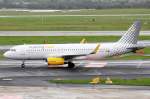 Vueling EC-MFN rollt zum Gate in Düsseldorf 5.9.2015