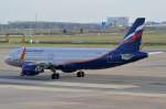 VP-BLL Aeroflot - Russian Airlines Airbus A320-214 (WL)   am 27.12.2015 in Schönefeld zum Gate