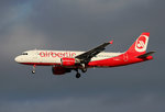 Air Berlin A 320-216 D-ABZF bei der Landung in Berlin-Tegel am 05.12.2016