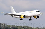 EC-KDT Vueling Airbus A320-216   in München vor der Landung am 13.10.2016
