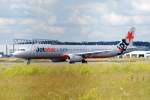 Ein Airbus A321 der australischen Jetstar mit der Werkskennung D-AZAL bei Airbus in Finkenwerder.Aufgenommen am 22.06.09