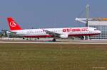 TC-ATB / AtlasJet / A321-211 in MUC bei der Landung aus Antalya (AYT) 16.08.2013