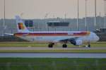 EC-JZM Iberia Airbus A321-212  zum Gate in München   10.09.2015