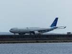 PK-GPW, Airbus A 330-343, Garuda Indonesia beim Start in Denpasar (DPS) am 6.10.2017