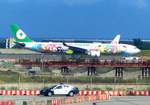 EVA Air, Airbus A 330-302, B-16332 am Schlepper in Taoyuan (TPE) am 12.9.2019