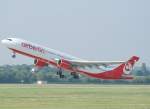 D-AERQ (Airbus A330-322) verlsst DUS am 16.08.2009.