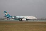 Airbus A330 von Oman Air beim Start am 20.November 2011 vom Mnchner Airport.