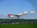 Swiss International Air Lines, HB-IQA, Airbus A330-223. Der Airbus hebt von RWY 16 im Licht der Mittagssonne ab. Mal etwas anders anzuschauen durch Bildbearbeitung ( Kantenbetonung ) mit ACDSee.11.5.2006.
