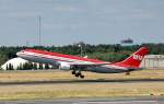 Wunderbarer Anblick und faszinierend kurzer Anlauf zum Start der LTU International Airways A330-223 D-ALPG am Nachmittag des 05.07.08 Flughafen Berlin Tegel. 