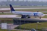 Iberworld, EC-LEQ, Airbus A 330-343X rollt nach der Landung aus London-Gatwick (LGW) in MUC zum Terminal 1.  19.05.2012
